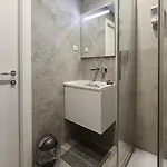 Apartman Superbe 2 Pieces Carre D'or Avec Grande Terrasse