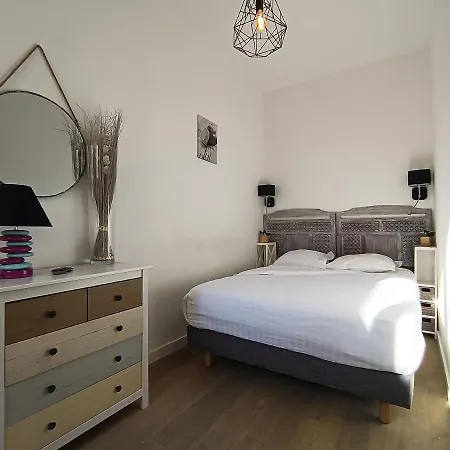 Superbe 2 Pieces Carre D'or Avec Grande Terrasse דירה