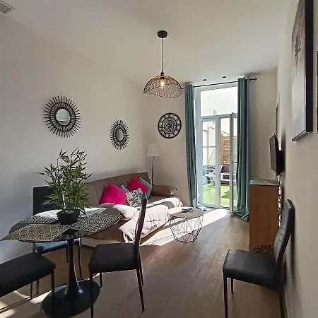 Superbe 2 Pieces Carre D'or Avec Grande Terrasse *